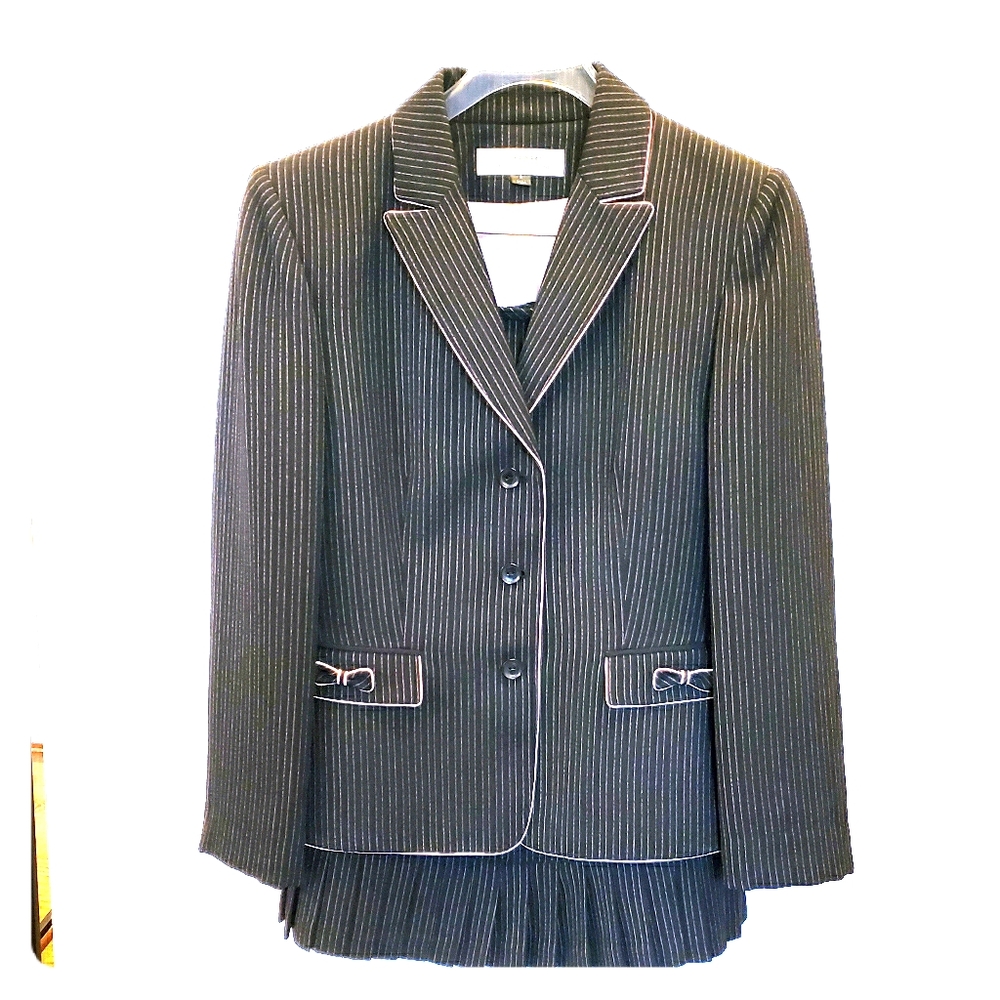 Tahari Skirt Black Suit with Pink Pinstripes sz 8